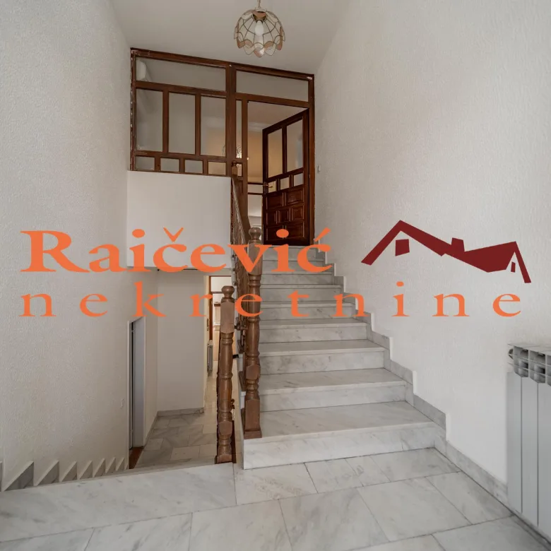 Kuća Izdavanje Beograd  604 m2