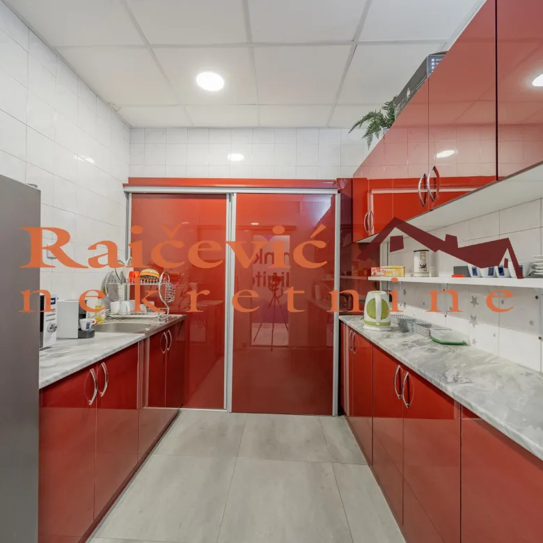 Lokal na prodaju, Banovo Brdo, Beograd, 315m², 3. sprat, 630.000 €