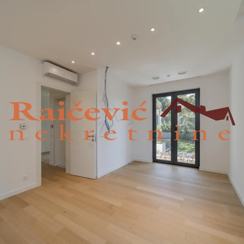 Kuća na prodaju, Trebež, Beograd, 393m², 450.000 €