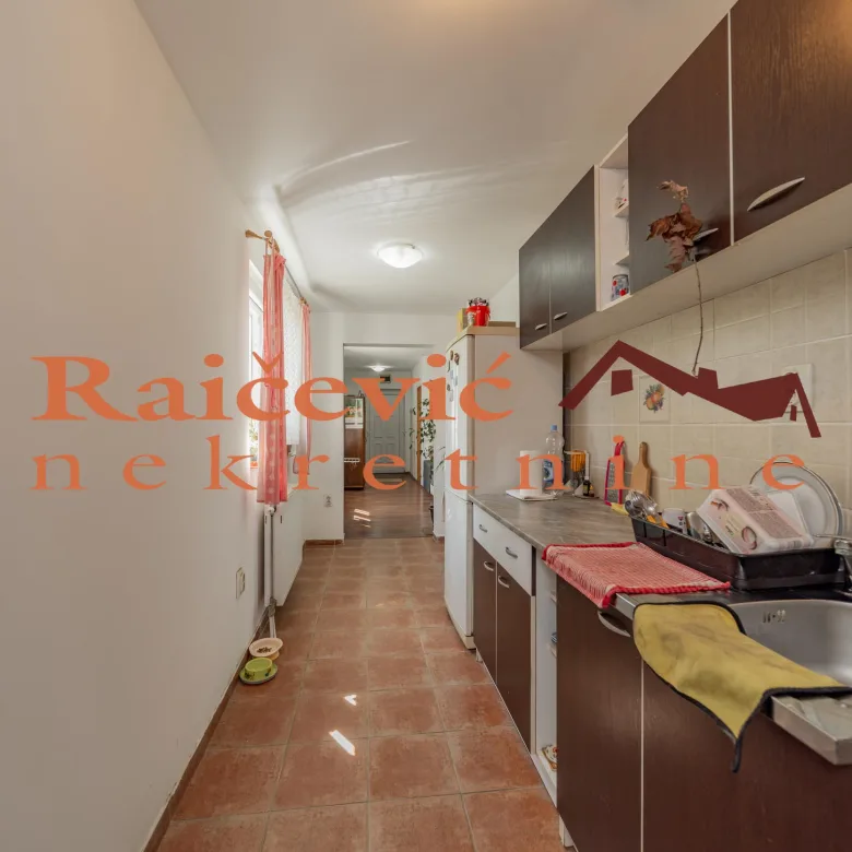 Kuća na prodaju, Resnik, Beograd, 260m², 191.000 €