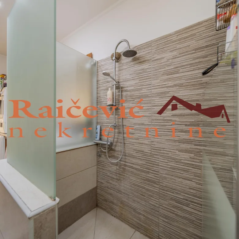 Kuća na prodaju, Starcevo, 484m², 299.000 €