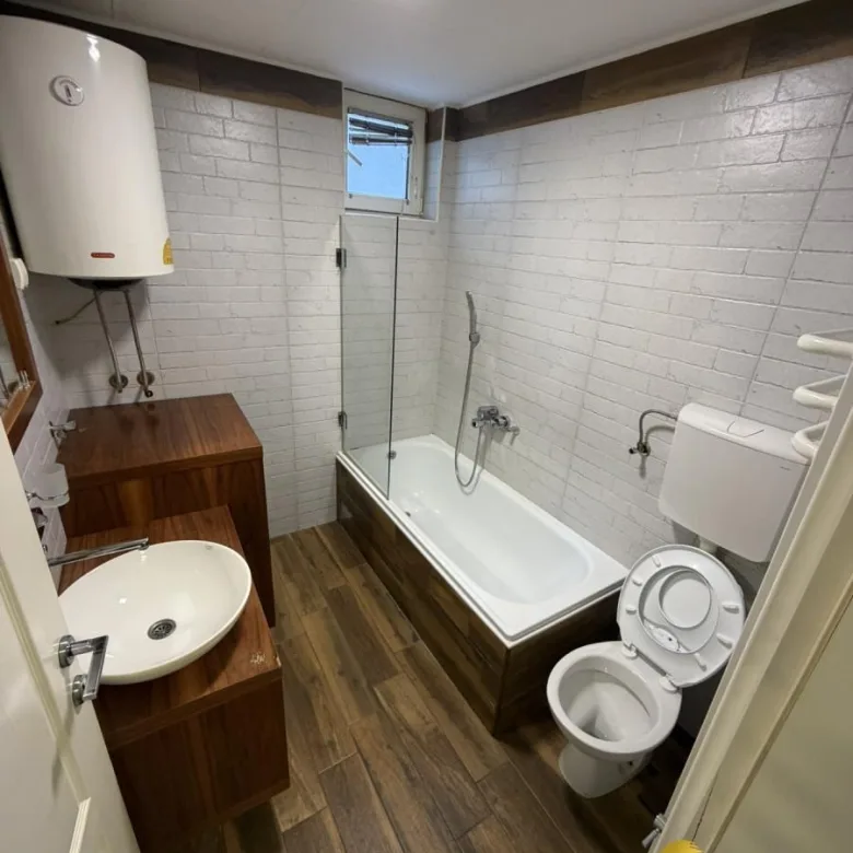 Četvorosoban stan na prodaju, Centar, Inđija, 94m², 154.500 €