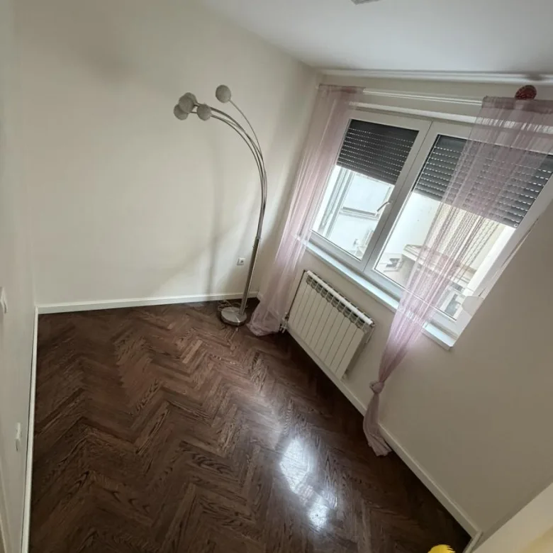 Četvorosoban stan na prodaju, Centar, Inđija, 94m², 154.500 €