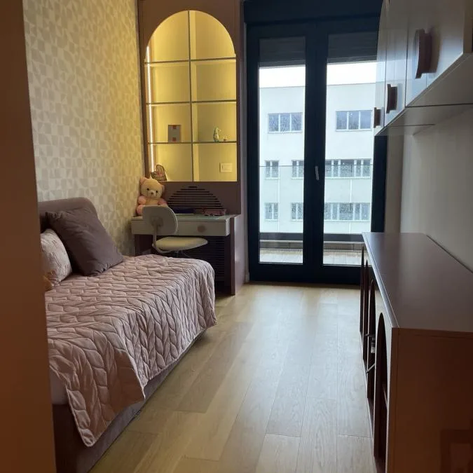 Četvorosoban stan na prodaju, Tošin Bunar, Beograd, 176m², 7. sprat, 692.000 €
