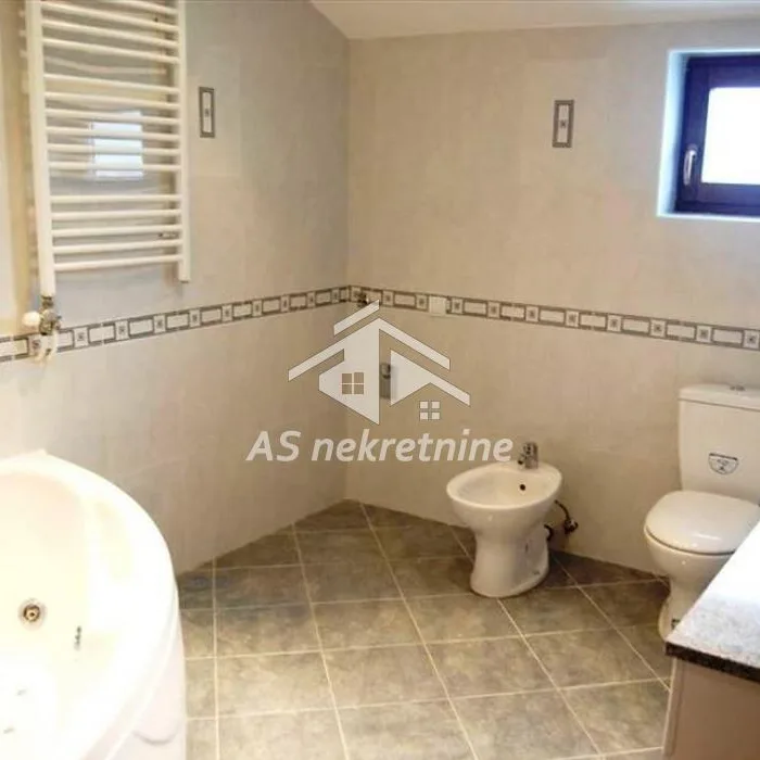 Višesoban stan za izdavanje, Dedinje, Beograd, 250m², 1. sprat, 2.200 €/mes