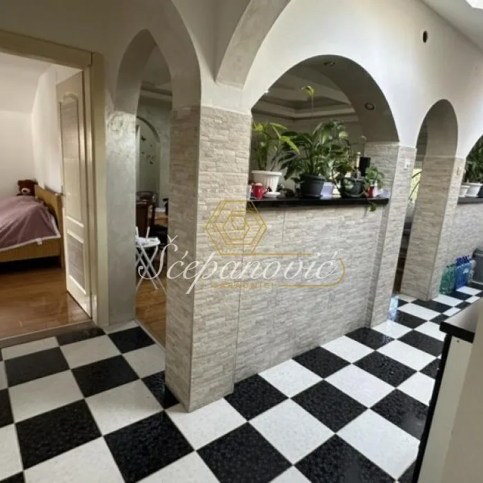 Kuća Prodaja Novi Sad  204 m2