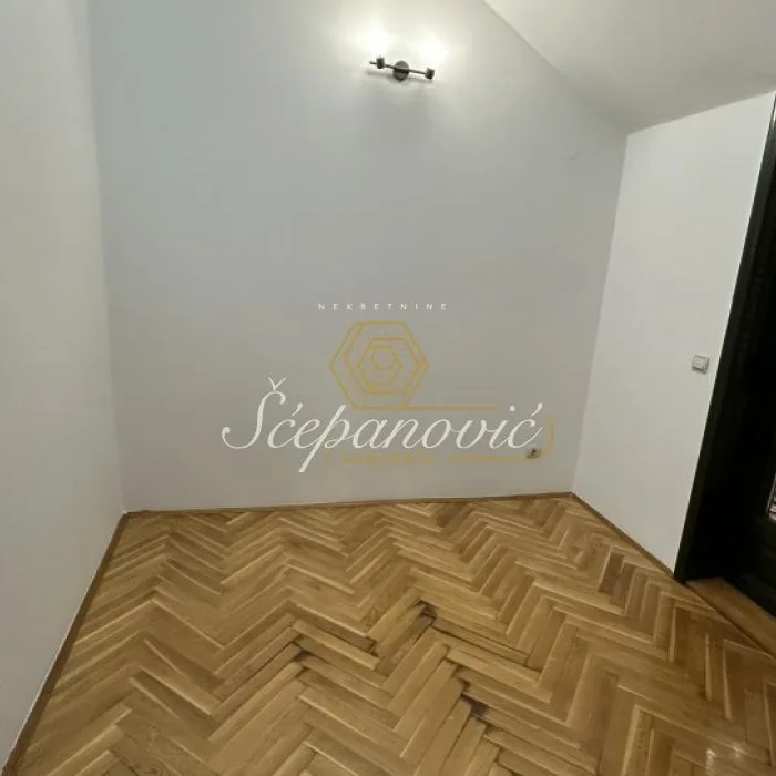 Kuća za izdavanje, Centar, Novi Sad, 281m², 2.000 €/mes