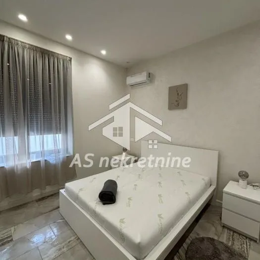 Stan Izdavanje Beograd Senjak 200 m2