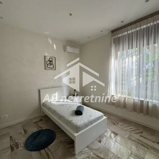 Stan Izdavanje Beograd Senjak 200 m2