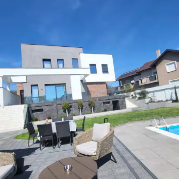 Kuća Prodaja Novi Sad  349 m2