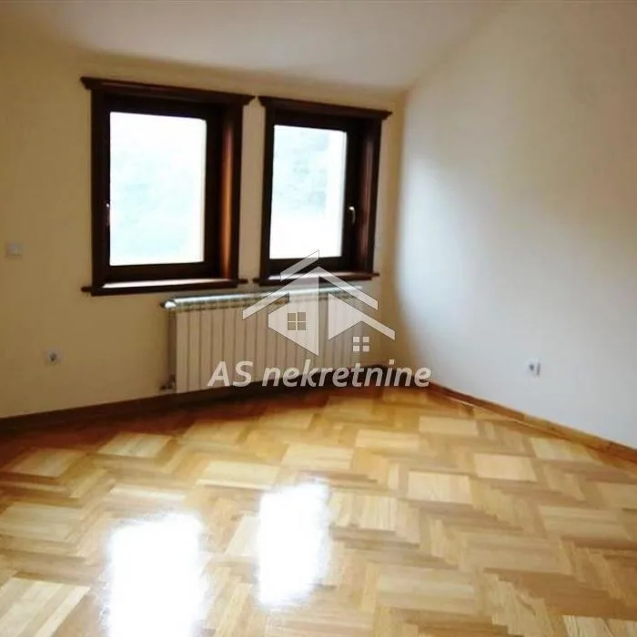 Višesoban stan za izdavanje, Dedinje, Beograd, 250m², 1. sprat, 2.200 €/mes