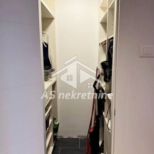 Trosoban stan za izdavanje, Hram Svetog Save, Beograd, 75m², 1.500 €/mes