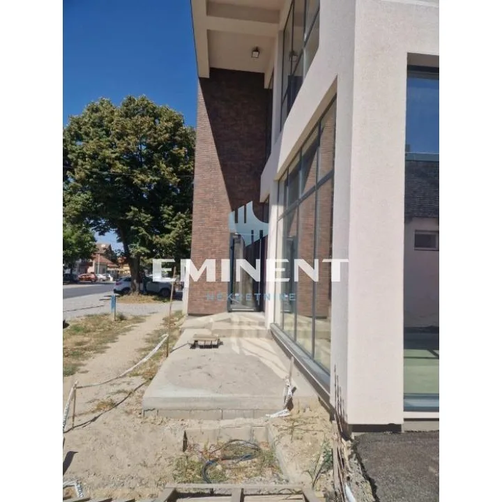 Lokal za izdavanje, Novi Banovci, Stara Pazova, 560m², 5.600 €/mes
