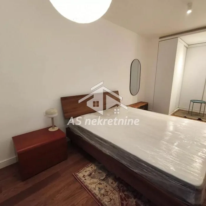 Trosoban stan za izdavanje, Kalenić Pijaca, Beograd, 99m², 1. sprat, 1.900 €/mes