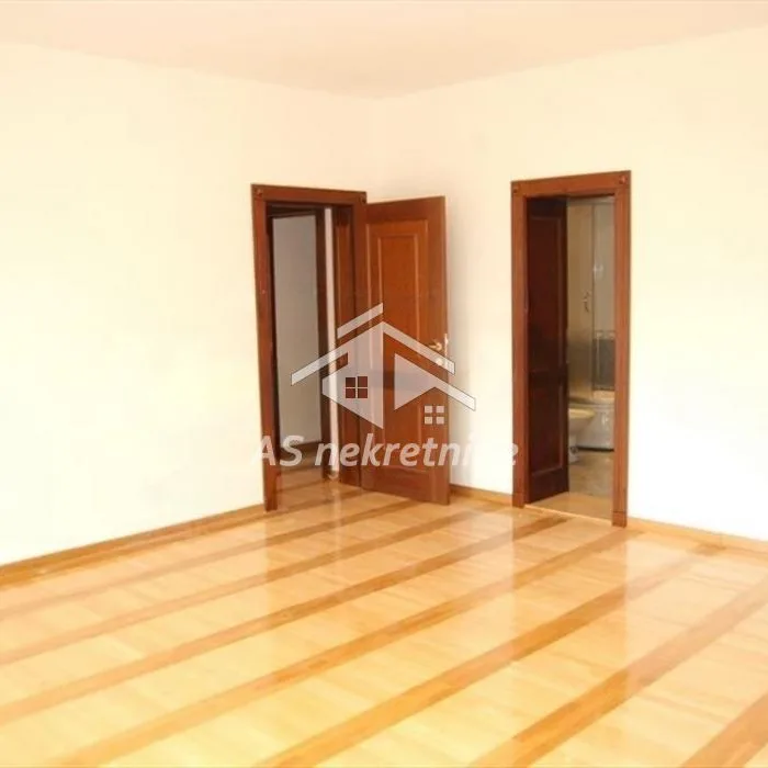 Višesoban stan za izdavanje, Dedinje, Beograd, 250m², 1. sprat, 2.200 €/mes