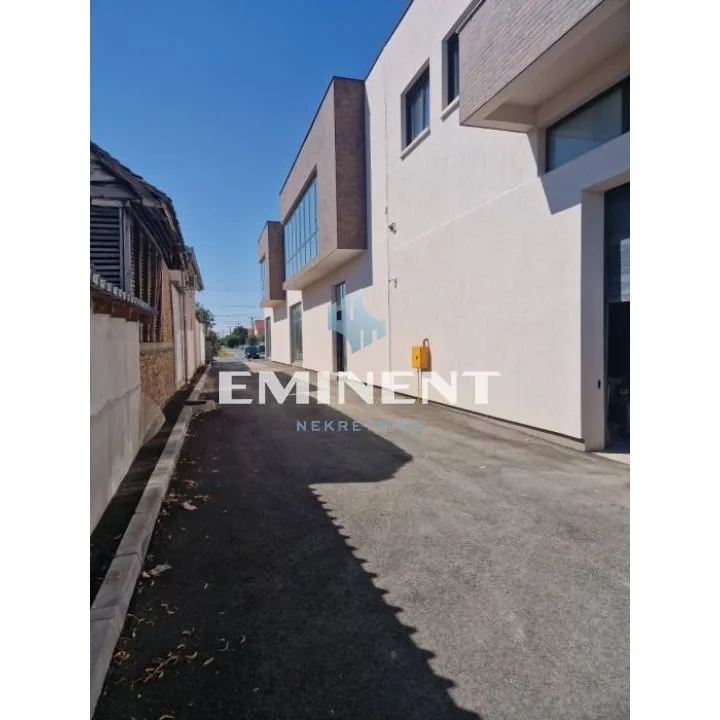Lokal za izdavanje, Novi Banovci, Stara Pazova, 560m², 5.600 €/mes