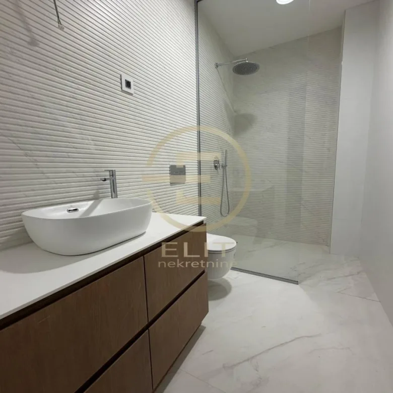 Četvorosoban stan na prodaju, Centar, Novi Sad, 100m², 490.000 €