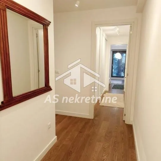Trosoban stan za izdavanje, Kalenić Pijaca, Beograd, 99m², 1. sprat, 1.900 €/mes