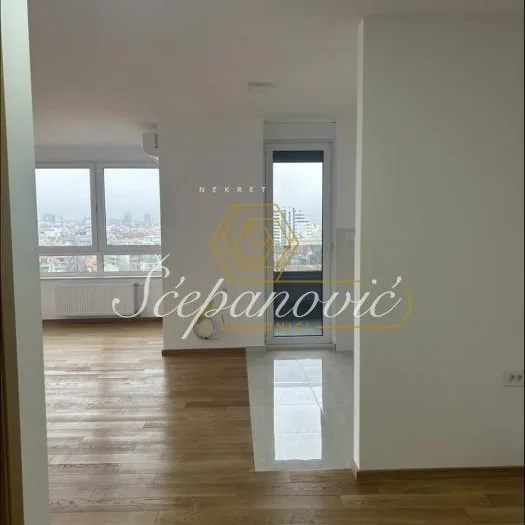Stan Izdavanje Novi Sad  108 m2
