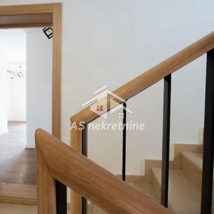 Stan Prodaja Beograd Autokomanda 313 m2