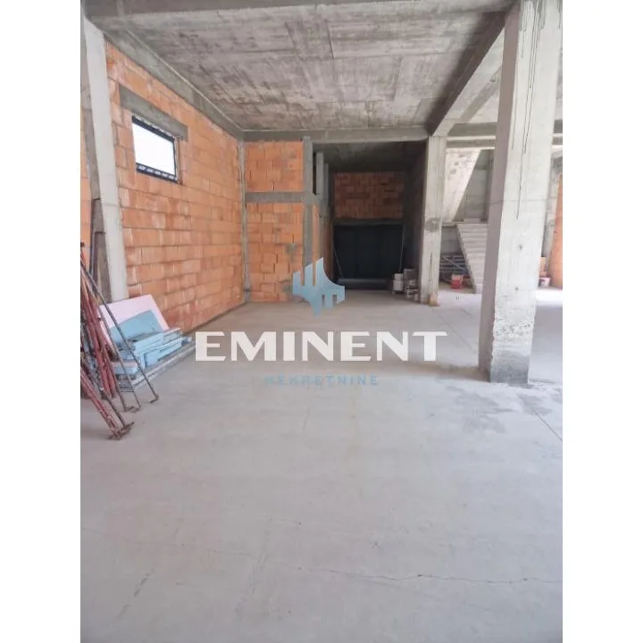 Lokal Izdavanje Stara Pazova  560 m2