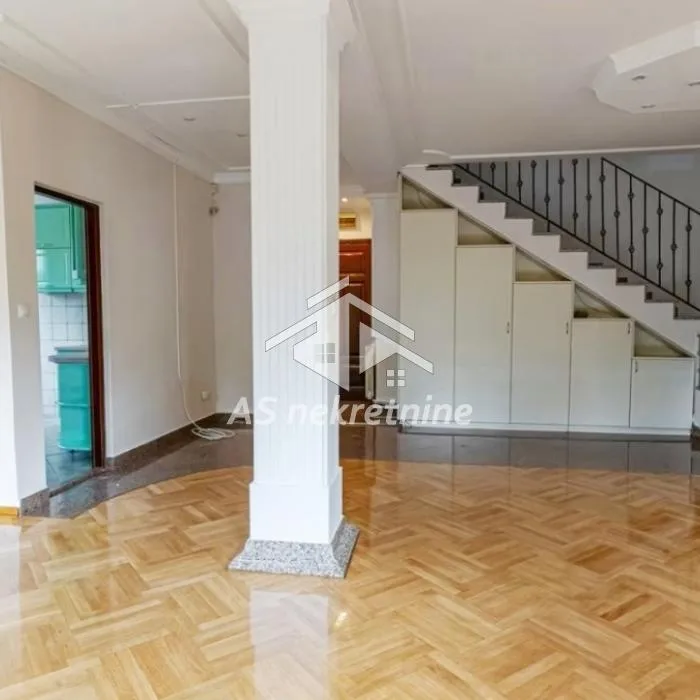 Stan Izdavanje Beograd Dedinje 210 m2