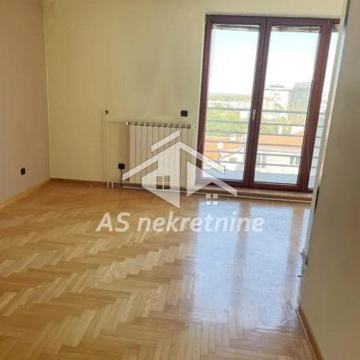 Stan Izdavanje Beograd Kalenić Pijaca 207 m2