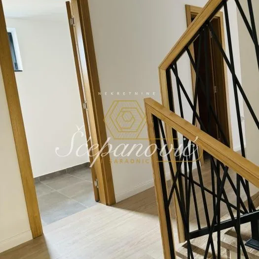 Petosoban stan na prodaju, Popovica, Novi Sad, 181m², 500.000 €