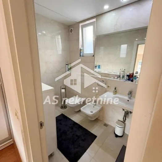 Četvorosoban stan za izdavanje, Senjak, Beograd, 157m², 4. sprat, 2.200 €/mes