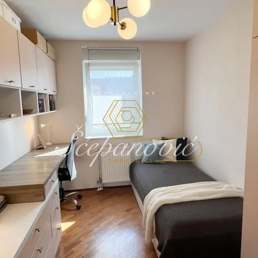 Četvorosoban stan na prodaju, Cara Dušana, Novi Sad, 102m², 5. sprat, 309.000 €