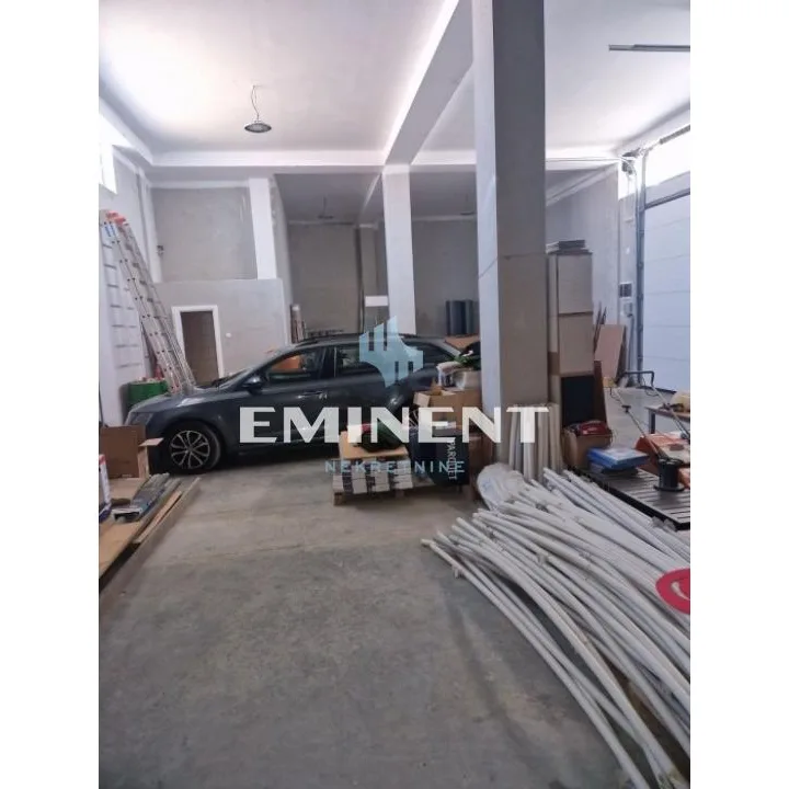 Lokal Izdavanje Stara Pazova  560 m2