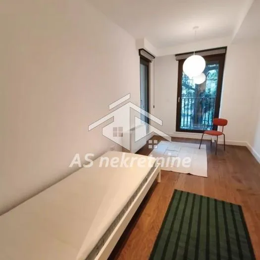Trosoban stan za izdavanje, Kalenić Pijaca, Beograd, 99m², 1. sprat, 1.900 €/mes