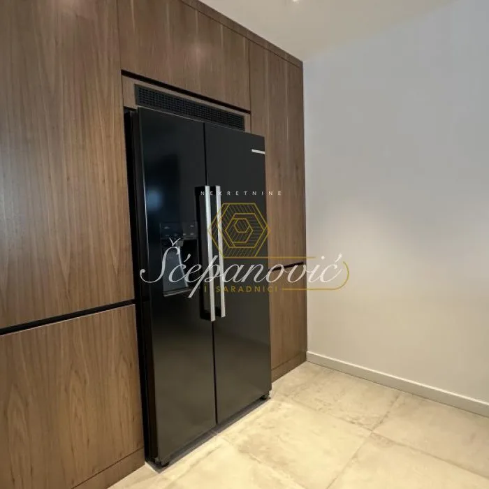 Stan Izdavanje Beograd Krunska 163 m2