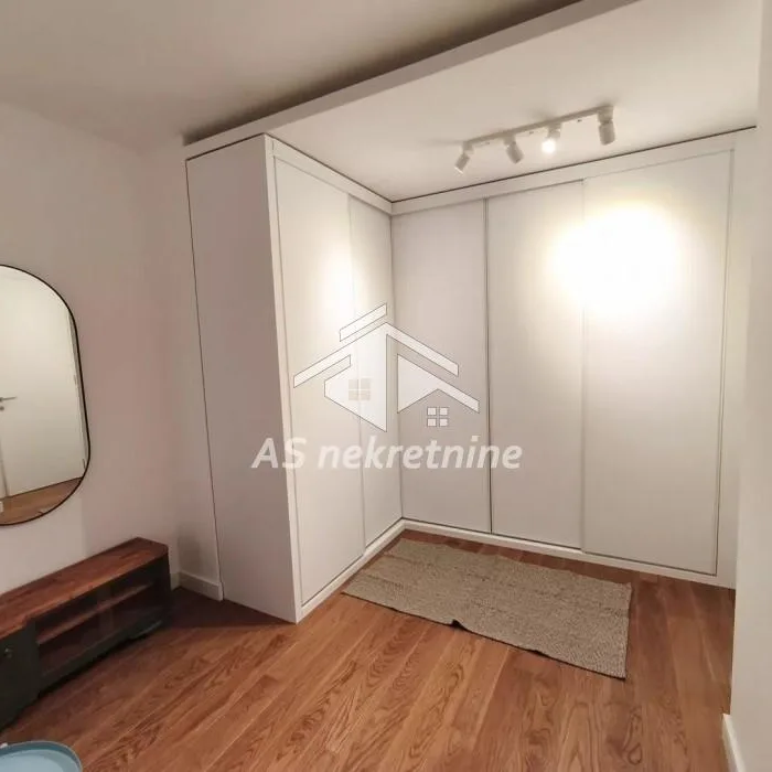 Trosoban stan za izdavanje, Kalenić Pijaca, Beograd, 99m², 1. sprat, 1.900 €/mes