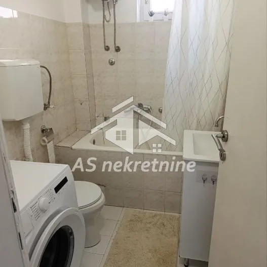 Trosoban stan za izdavanje, Dedinje, Beograd, 80m², 1.300 €/mes