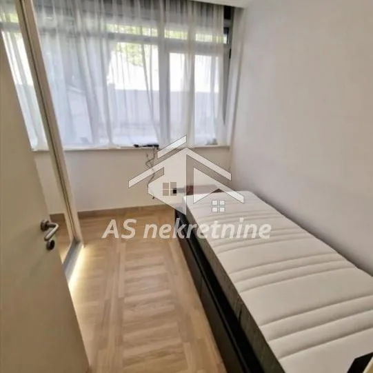 Četvorosoban stan za izdavanje, Dedinje, Beograd, 148m², 1. sprat, 2.400 €/mes