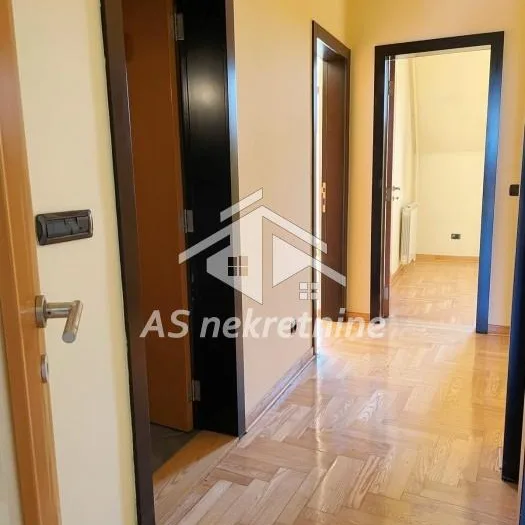 Stan Izdavanje Beograd Kalenić Pijaca 207 m2