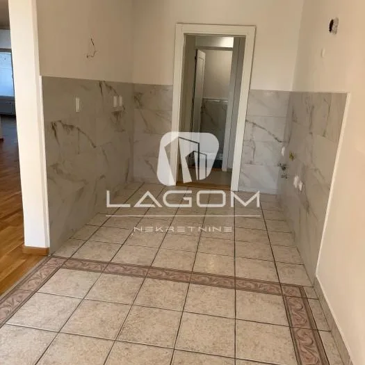 Četvorosoban stan na prodaju, Voždovačka Crkva, Beograd, 118m², 399.000 €