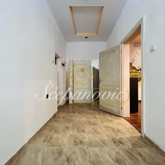 Lokal za izdavanje, Temerin – Centar, Temerin, 202m², 1.000 €/mes
