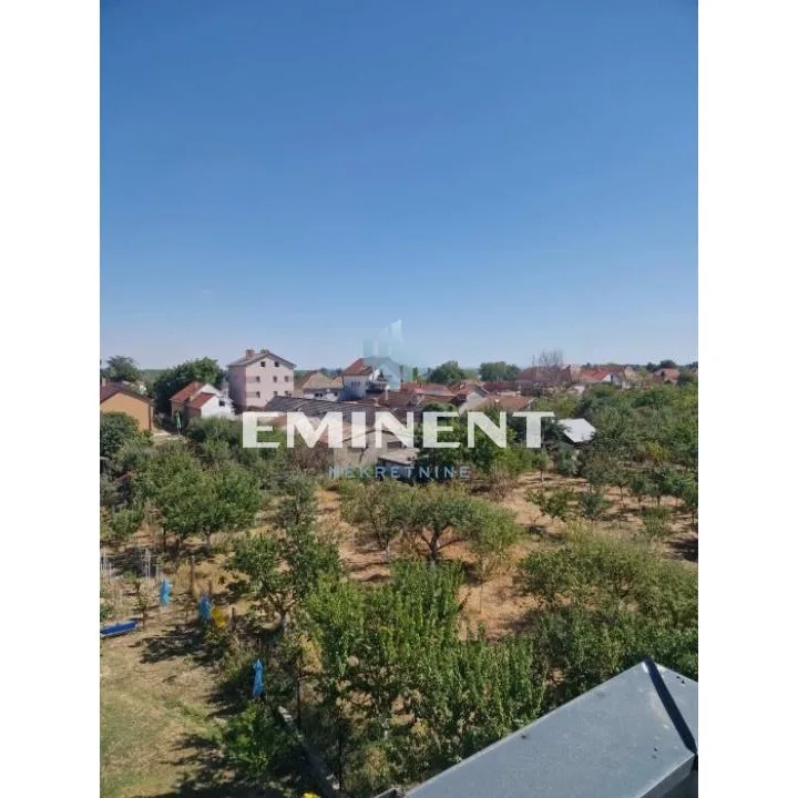 Lokal za izdavanje, Novi Banovci, Stara Pazova, 560m², 5.600 €/mes