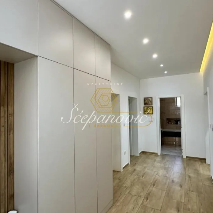 Kuća na prodaju, Blok B, Sremska Mitrovica, 135m², 170.000 €