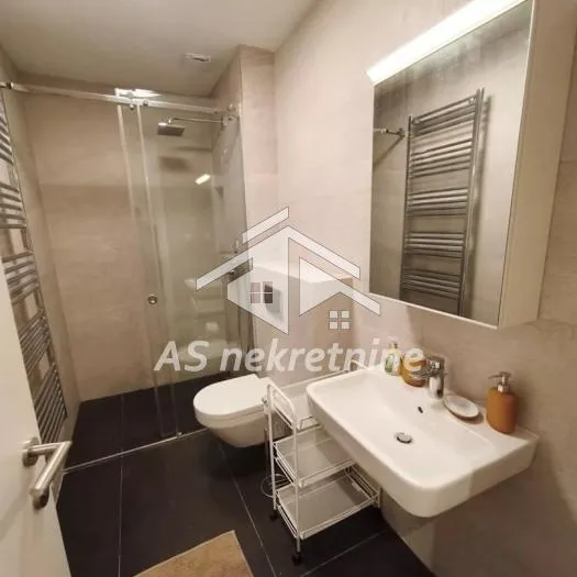 Trosoban stan za izdavanje, Kalenić Pijaca, Beograd, 99m², 1. sprat, 1.900 €/mes