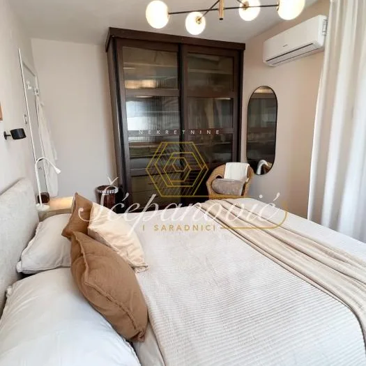 Četvorosoban stan na prodaju, Cara Dušana, Novi Sad, 102m², 5. sprat, 309.000 €