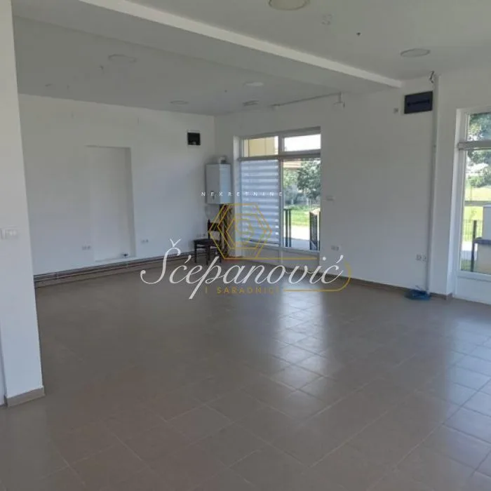 Lokal Izdavanje Novi Sad  139 m2