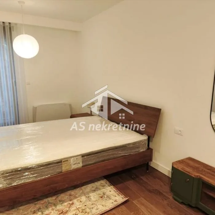 Trosoban stan za izdavanje, Kalenić Pijaca, Beograd, 99m², 1. sprat, 1.900 €/mes