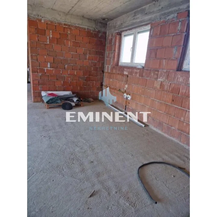 Lokal Izdavanje Stara Pazova  560 m2