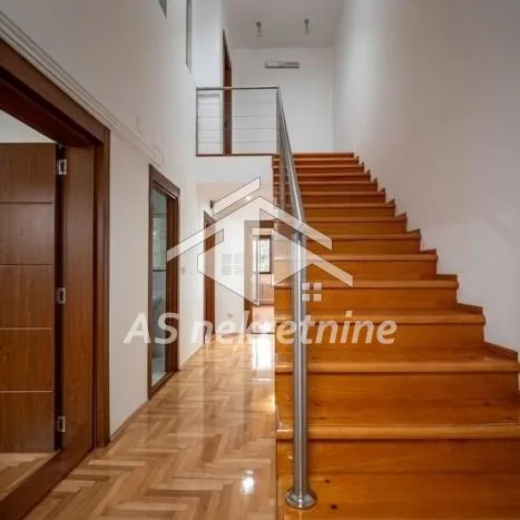 Kuća Prodaja Beograd Mirijevo 252 m2
