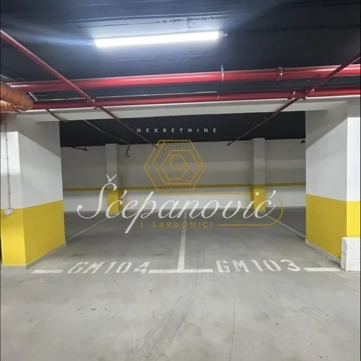 Četvorosoban stan za izdavanje, Centar, Novi Sad, 108m², 1.800 €/mes