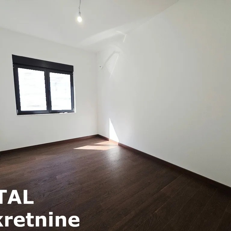 Četvorosoban stan na prodaju, Sremska Kamenica, Novi Sad, 140m², 1. sprat, 357.000 €