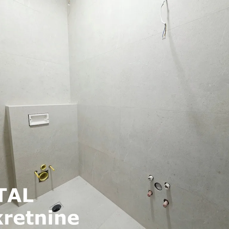 Četvorosoban stan na prodaju, Sremska Kamenica, Novi Sad, 140m², 1. sprat, 357.000 €